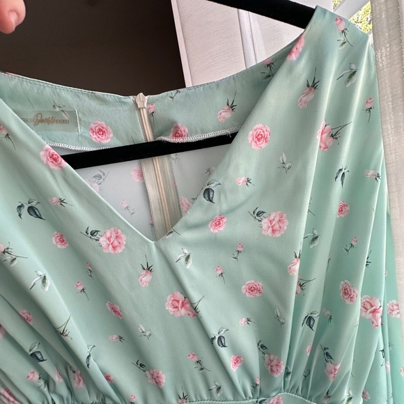 Beautiful Silk Midi Dress - Picture 4 of 9